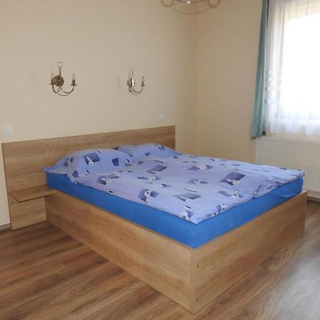 Petra Apartmanhaz バダチョニトマイ エクステリア 写真