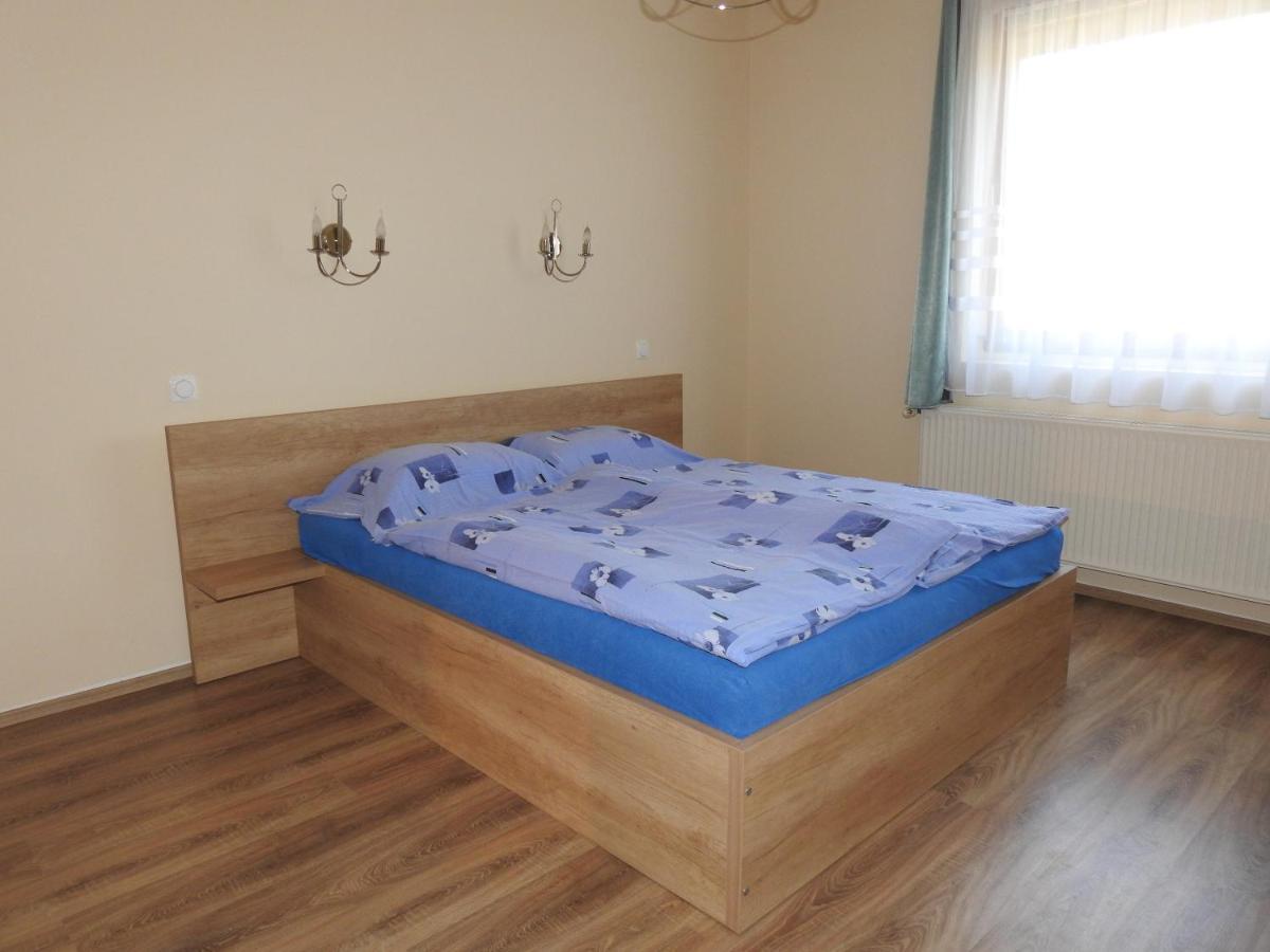 Petra Apartmanhaz バダチョニトマイ エクステリア 写真