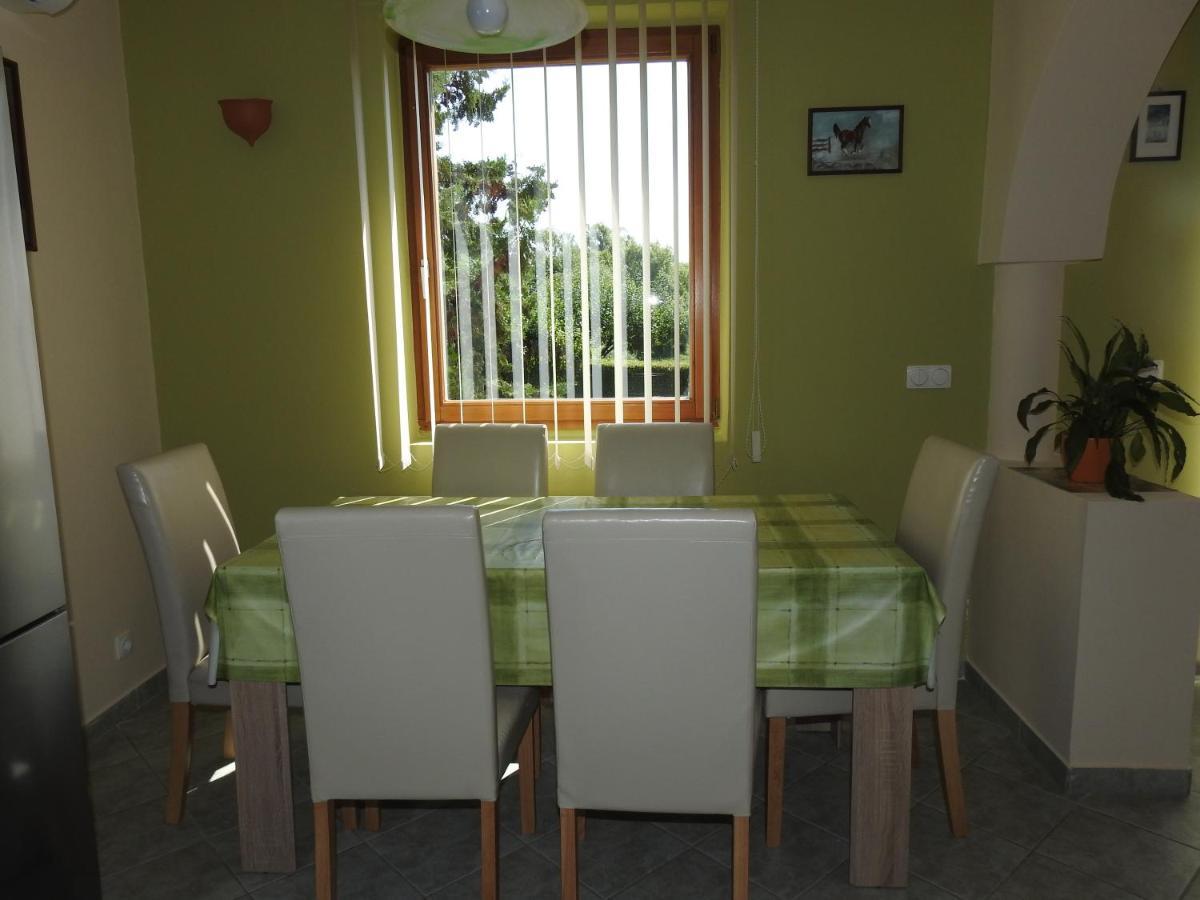 Petra Apartmanhaz バダチョニトマイ エクステリア 写真