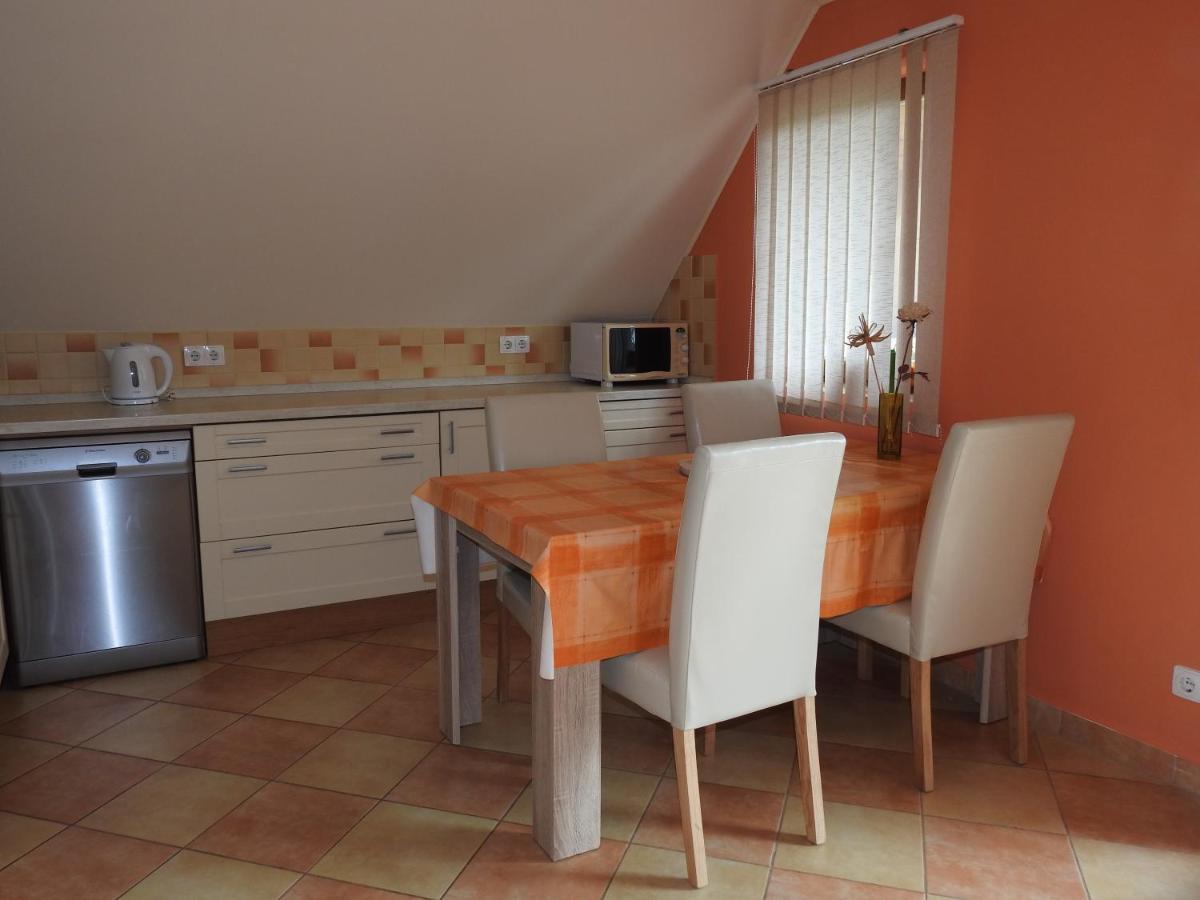 Petra Apartmanhaz バダチョニトマイ エクステリア 写真