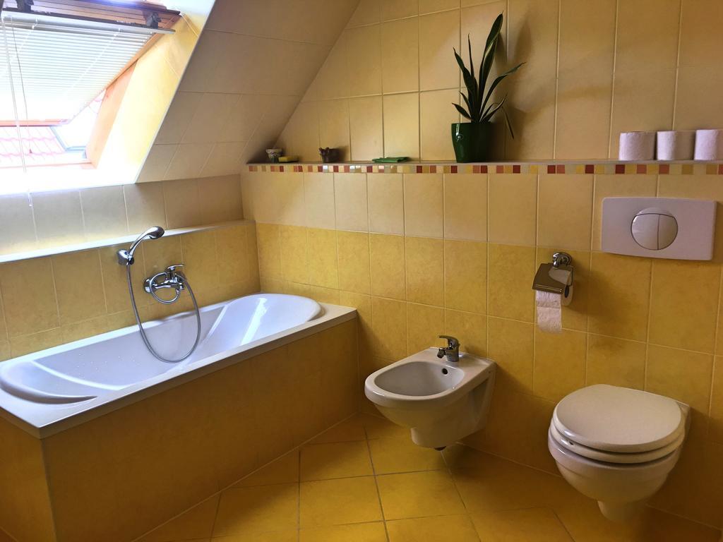 Petra Apartmanhaz バダチョニトマイ エクステリア 写真