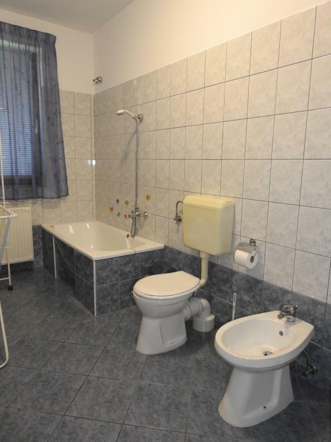 Petra Apartmanhaz バダチョニトマイ エクステリア 写真