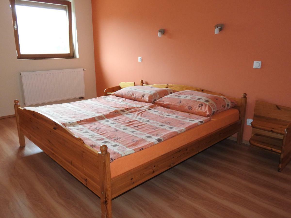 Petra Apartmanhaz バダチョニトマイ エクステリア 写真